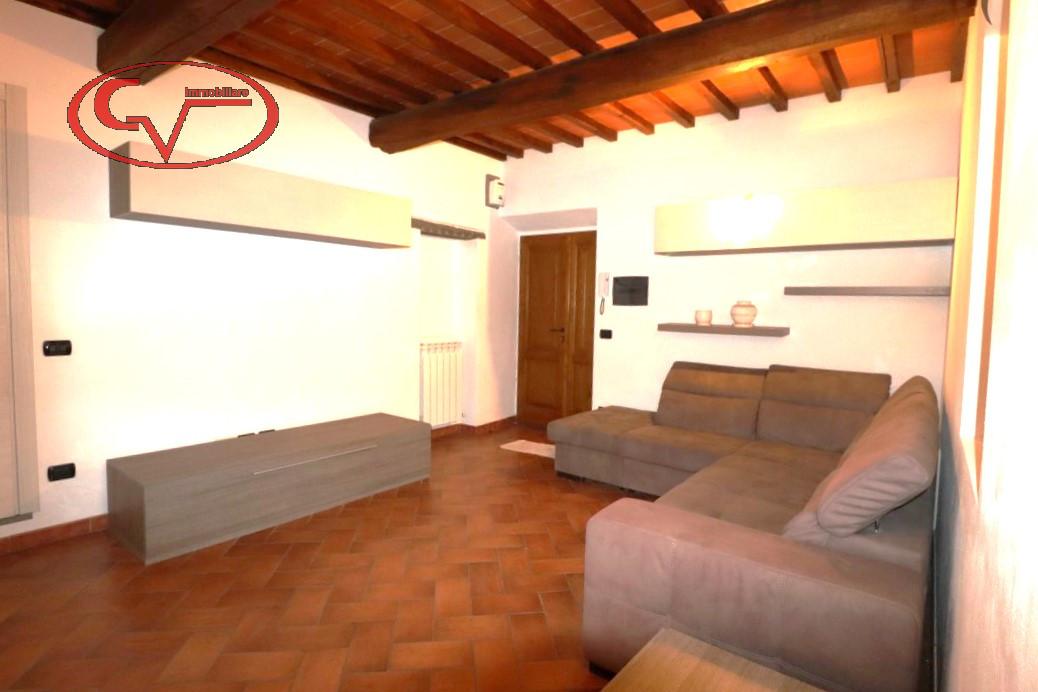 Дом с 6 комнатами в Монтеварки, Италия № 232804