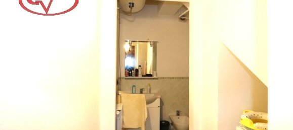 Дом с 6 комнатами в Монтеварки, Италия № 232804 5