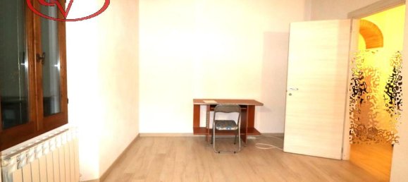 Дом с 6 комнатами в Монтеварки, Италия № 232804 3