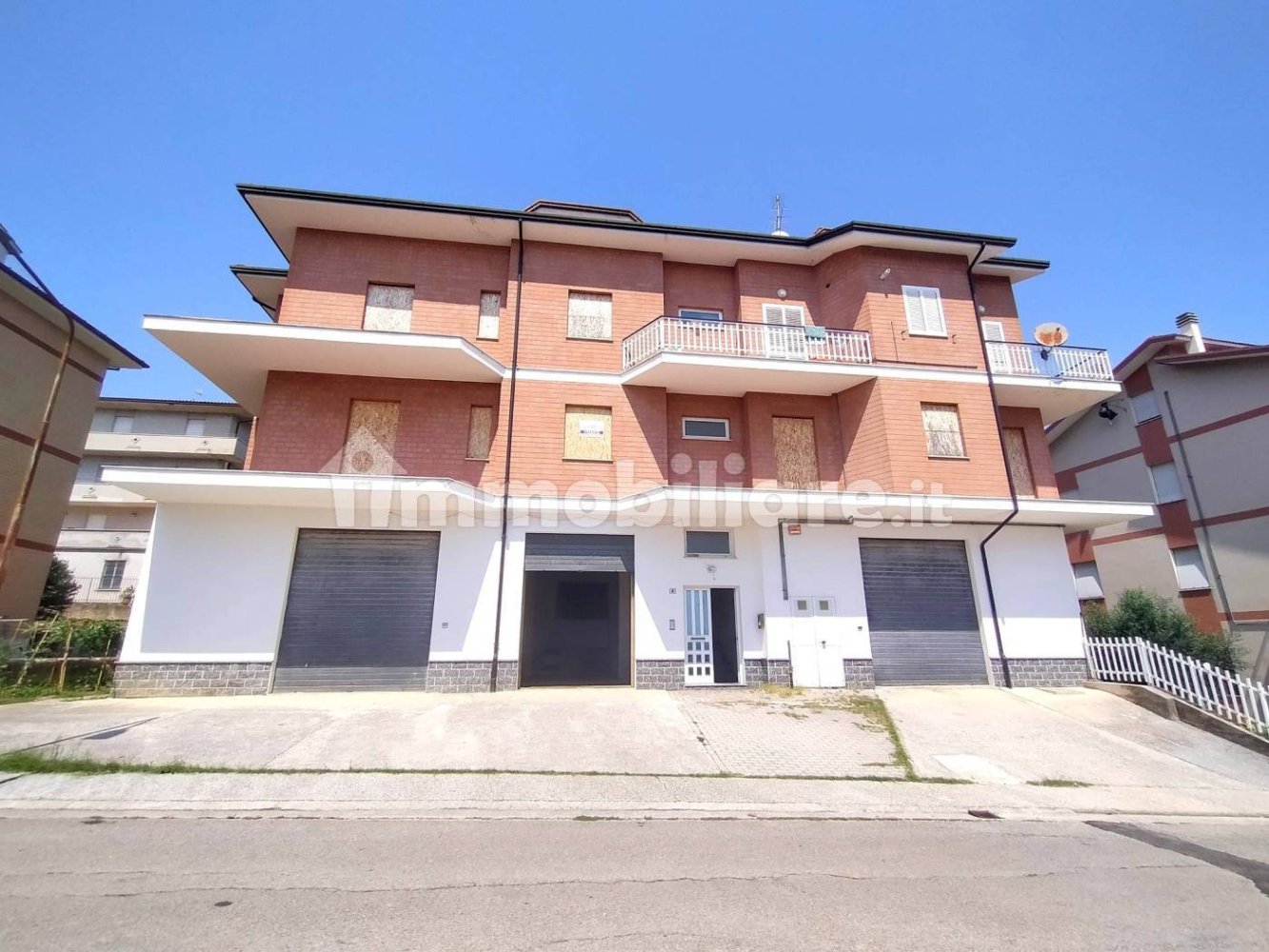 Apartamento de 3 dormitorios en Monte Urano, Italy No. 328212