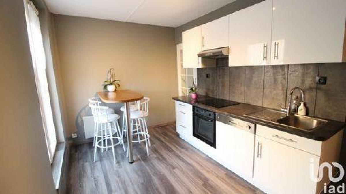 2 bedrooms Condo in Trappes, France No. 14359