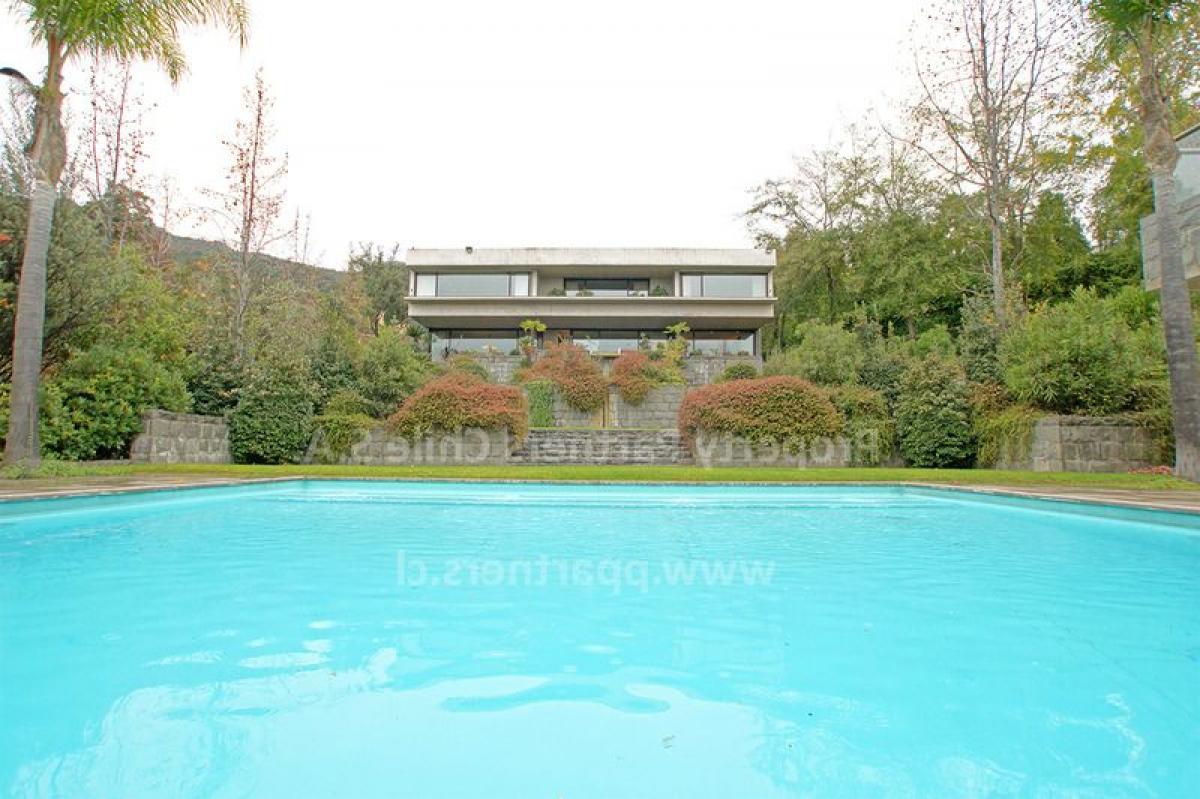 4 bedrooms House in Santiago, Chile No. 1601