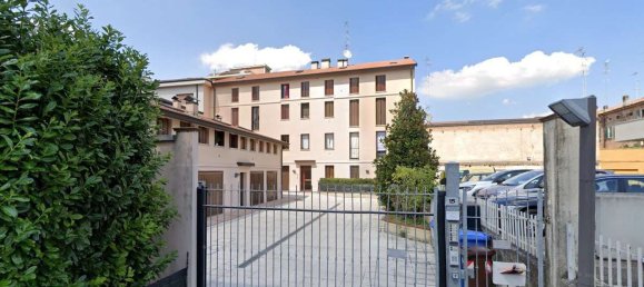 4 bedrooms Apartment in Carpi, Italy No. 336832 6