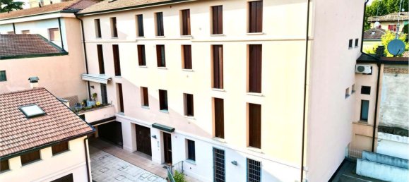 4 bedrooms Apartment in Carpi, Italy No. 336832 8