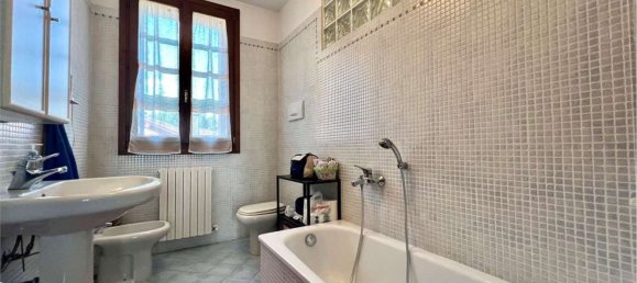 4 bedrooms Apartment in Carpi, Italy No. 336832 26