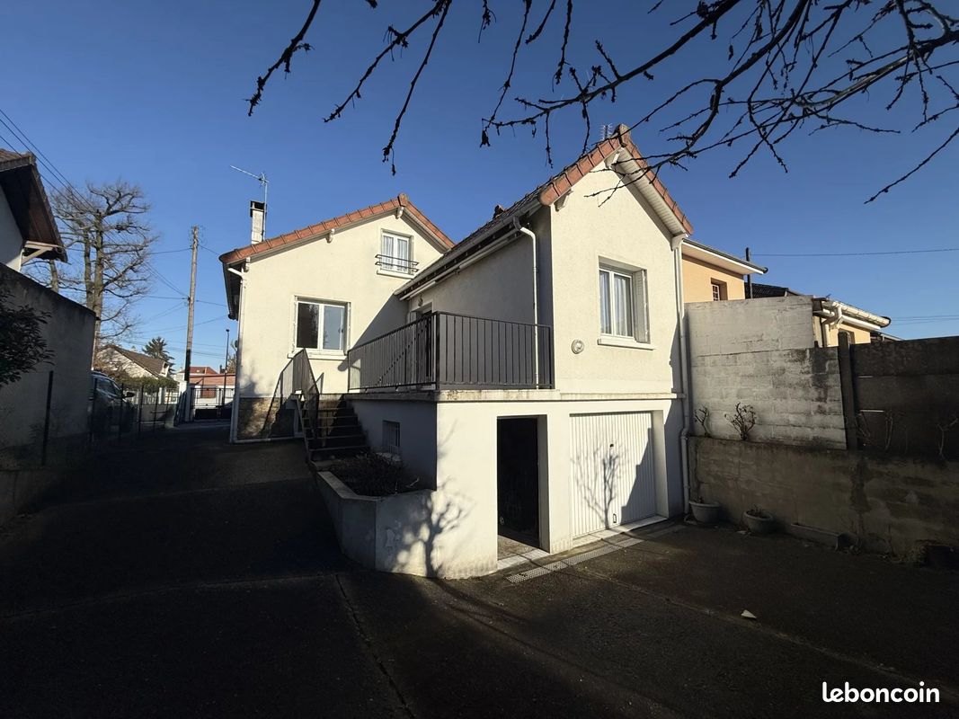 2 غرف نوم منزل في Montfermeil, France رقم 166703