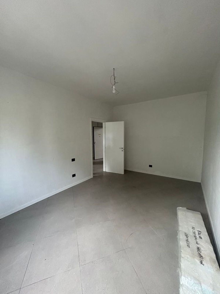 Apartamento de 3 habitaciónes en Barlassina, Italy No. 300756