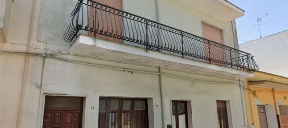 5 rooms Apartment in San Pietro Vernotico, Italy No. 42379 4