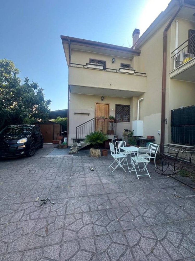 2 bedrooms House in Rome, Italy No. 375287