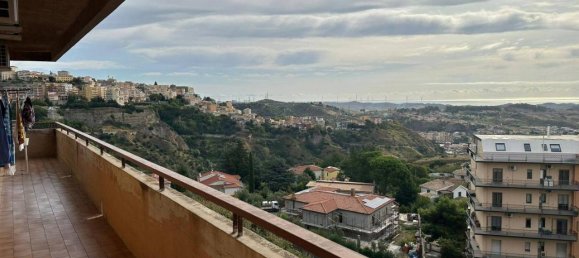 4 rooms Apartment in Catanzaro, Italy No. 122002 5