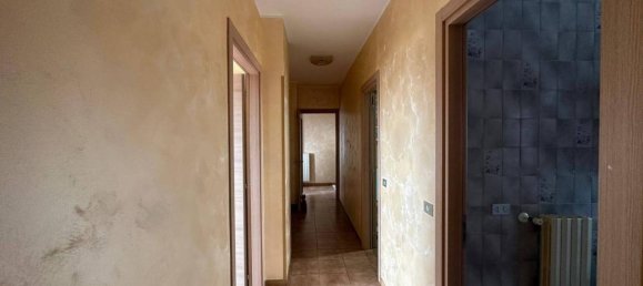 4 rooms Apartment in Catanzaro, Italy No. 122002 10