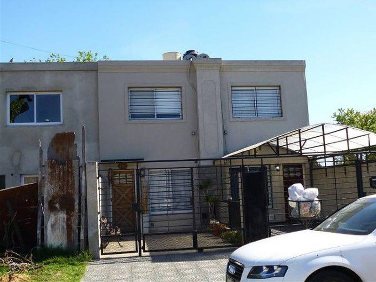 2 bedrooms House in Ituzaingo, Argentina No. 7890