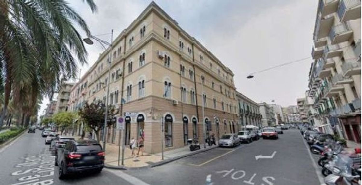 6-salle Appartement à Messina, Italy No. 40911