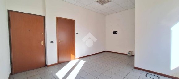 168m² Commercial property in Como, Italy No. 316344 16