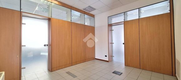 168m² Commercial property in Como, Italy No. 316344 10