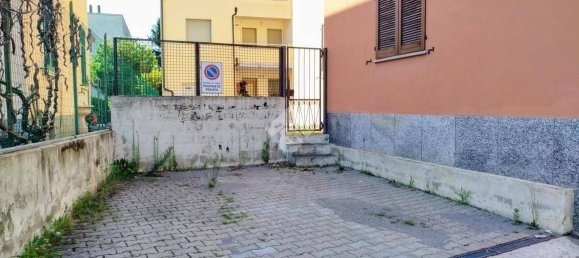 168m² Commercial property in Como, Italy No. 316344 2