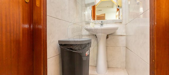 117m² Commercial property in Setubal, Portugal No. 38006 2