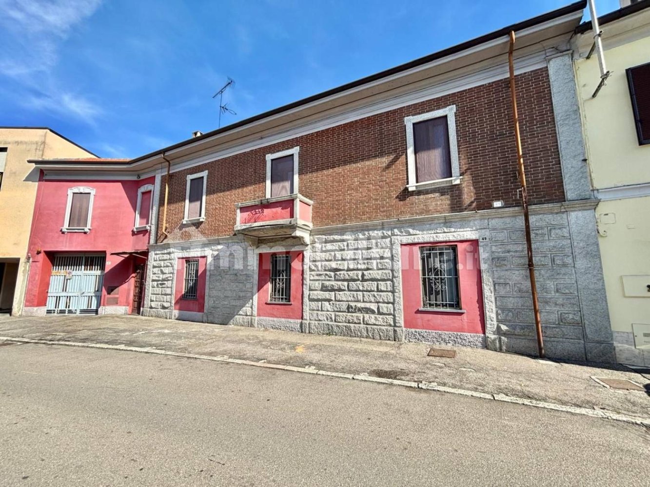 4 bedrooms Villa in Mortara, Italy No. 401023