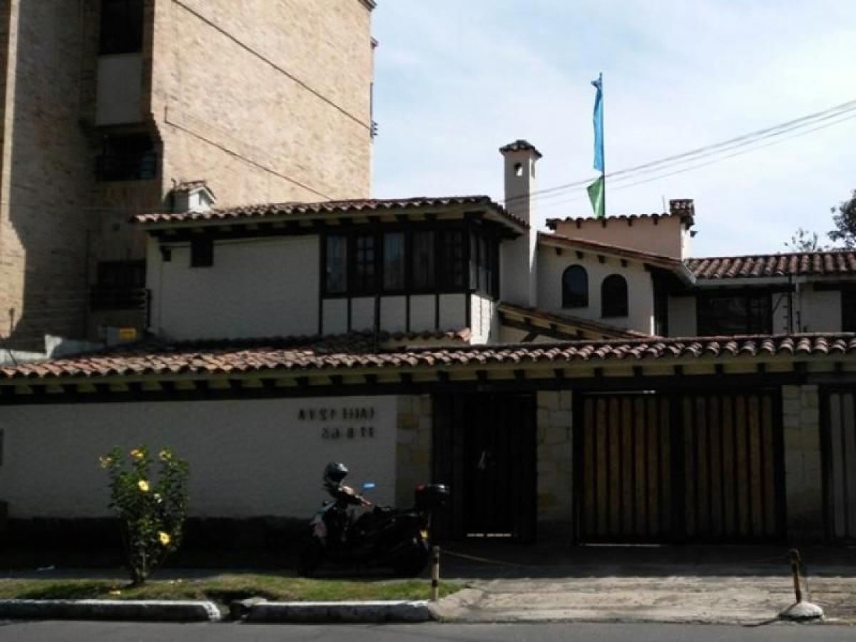 Casa de 4 dormitorios en Bogotá, Colombia No. 11164