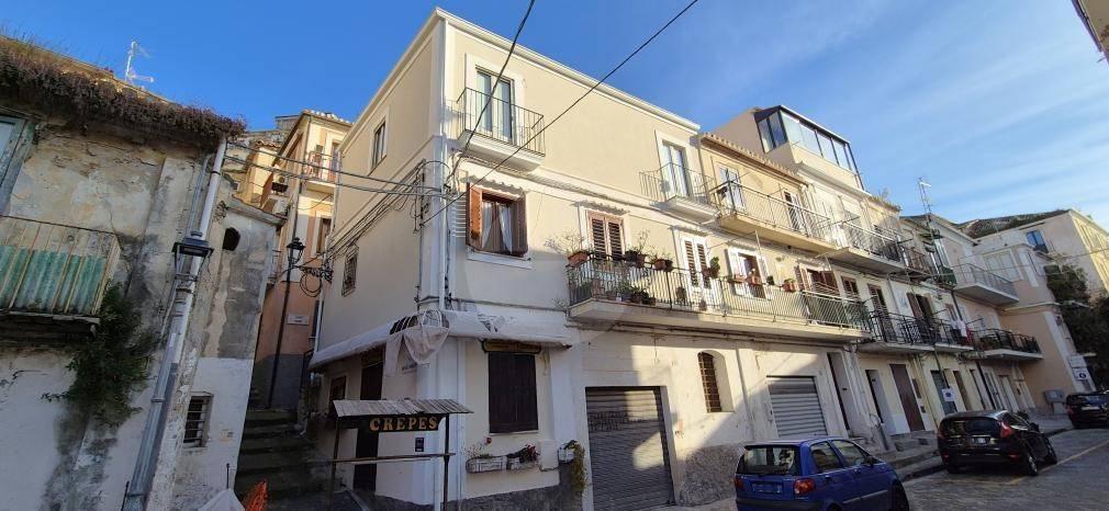 2 rooms Apartment in Pizzo, Italy No. 36716