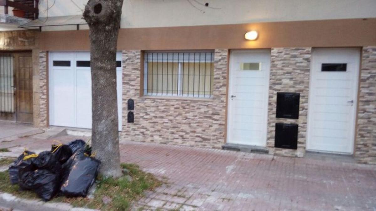 2 bedrooms House in Mar del Plata, Argentina No. 82249