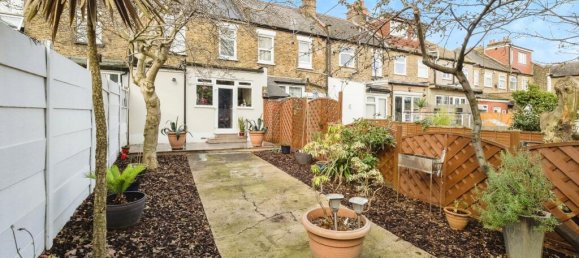 3 غرف نوم منزل في East Ham, United Kingdom رقم 11399 26