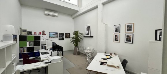 300m² Commercial property in Turin, Italy No. 57273 2