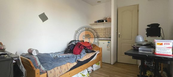 Studio in La Fere, France No. 84875 2