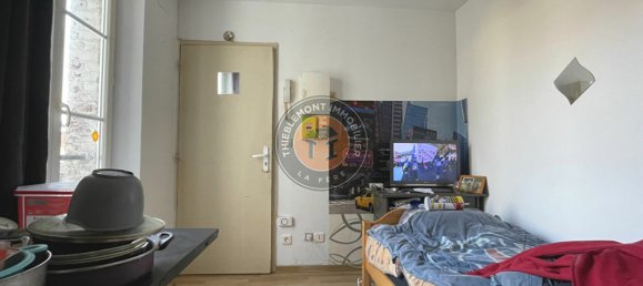 Studio in La Fere, France No. 84875 3