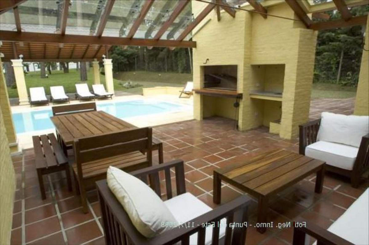 3 bedrooms House in Punta del Este, Uruguay No. 10800
