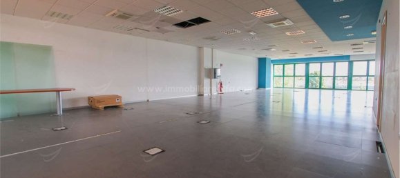 200m² Office in Novara, Italy No. 49731 14