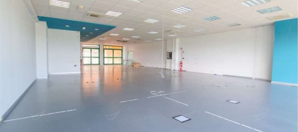 200m² Office in Novara, Italy No. 49731 6