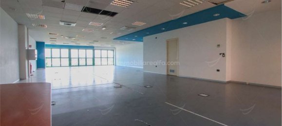 200m² Office in Novara, Italy No. 49731 15