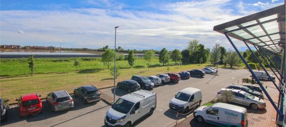 200m² Office in Novara, Italy No. 49731 9