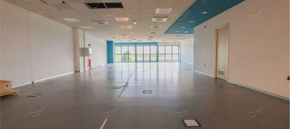 200m² Office in Novara, Italy No. 49731 13