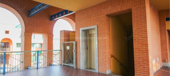 200m² Office in Novara, Italy No. 49731 16