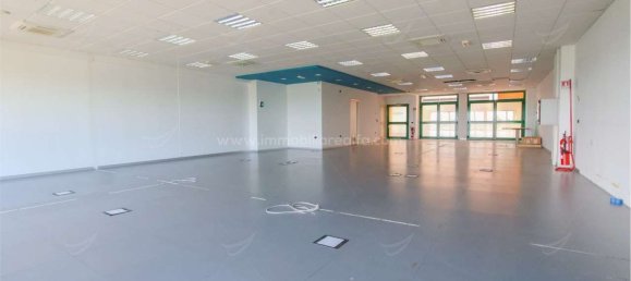 200m² Office in Novara, Italy No. 49731 4
