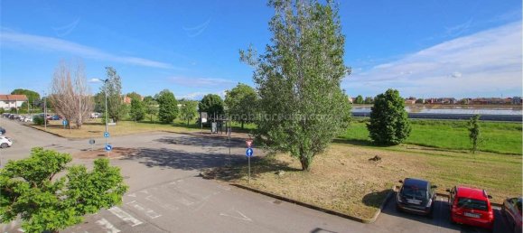 200m² Office in Novara, Italy No. 49731 8