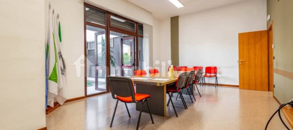 4 rooms Office in Modugno, Italy No. 373239 2
