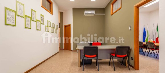 4 rooms Office in Modugno, Italy No. 373239 7