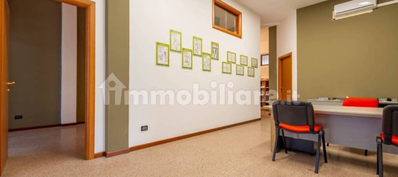 4 rooms Office in Modugno, Italy No. 373239 6