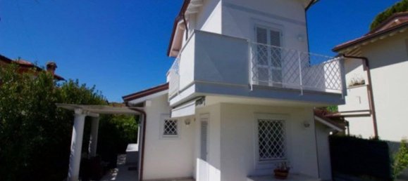 6 rooms Villa in Forte dei Marmi, Italy No. 139473 4