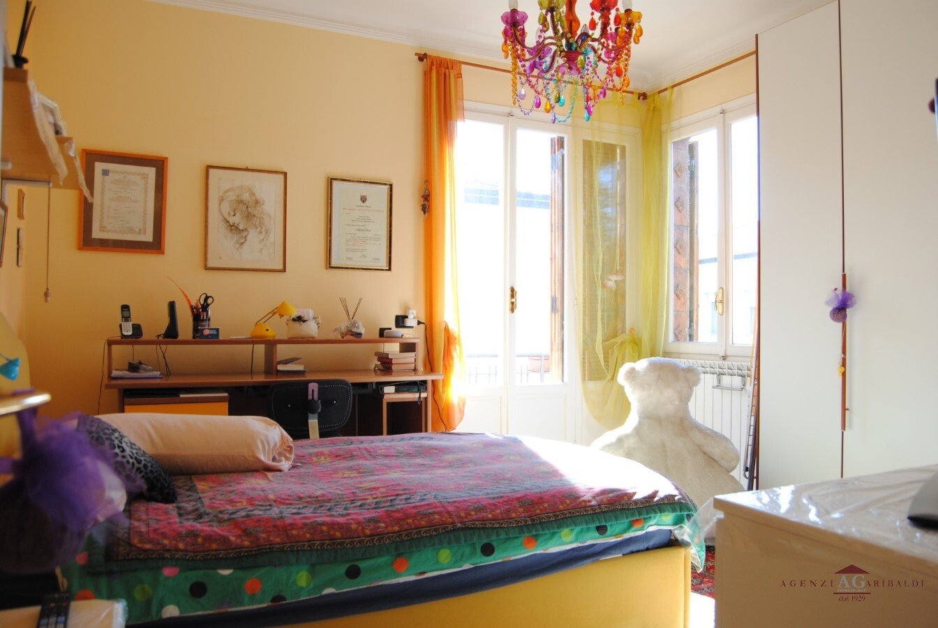 Замки и поместья с 3 спальнями в Бордигера, Италия № 270866