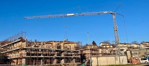 4 rooms Apartment in Anzano del Parco, Italy No. 15280 15