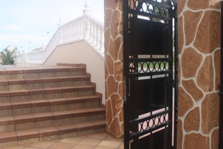 3 Schlafzimmer Haus in Torrevieja, Spain, Nr. 284864