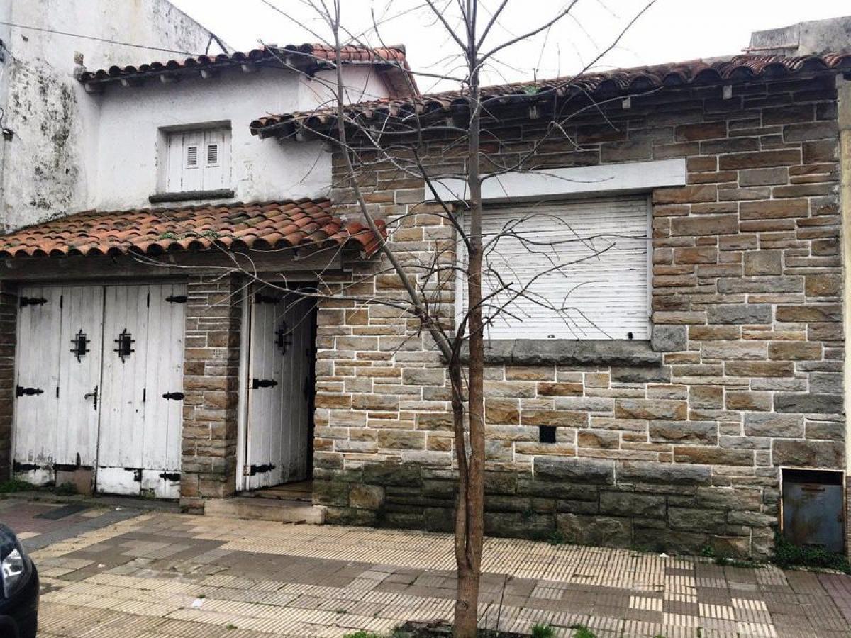 Casa de 2 dormitorios en Mar del Plata, Argentina No. 93010