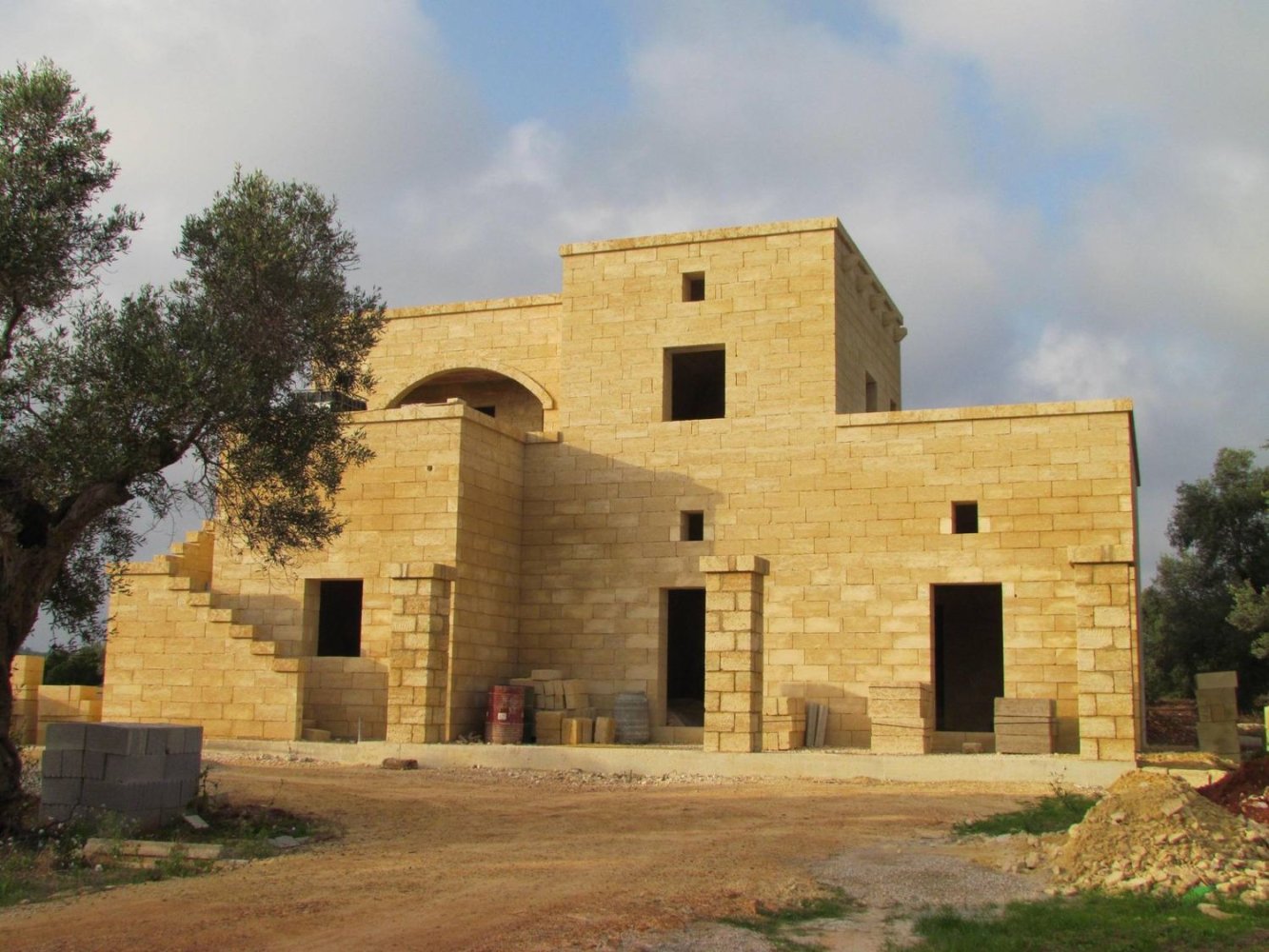 Дом с 5 комнатами в Salve, Италия № 100618