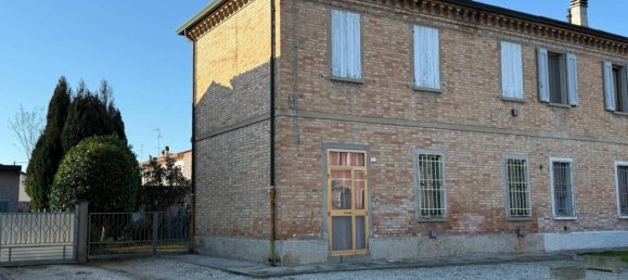 4 rooms Villa in Argenta, Italy No. 107912 2