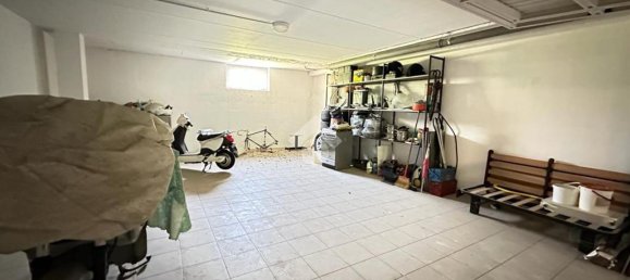 2 rooms Garage in Sarzana, Italy No. 74460 8