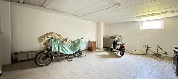 2 rooms Garage in Sarzana, Italy No. 74460 2
